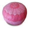 Pouf marocain design arcade en cuir dégradé de rose et broderie rose pouf en cuir véritable fait main
