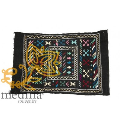 Tapis vintage fait main tapis berbere aux motifs ethniques sur fond noir
